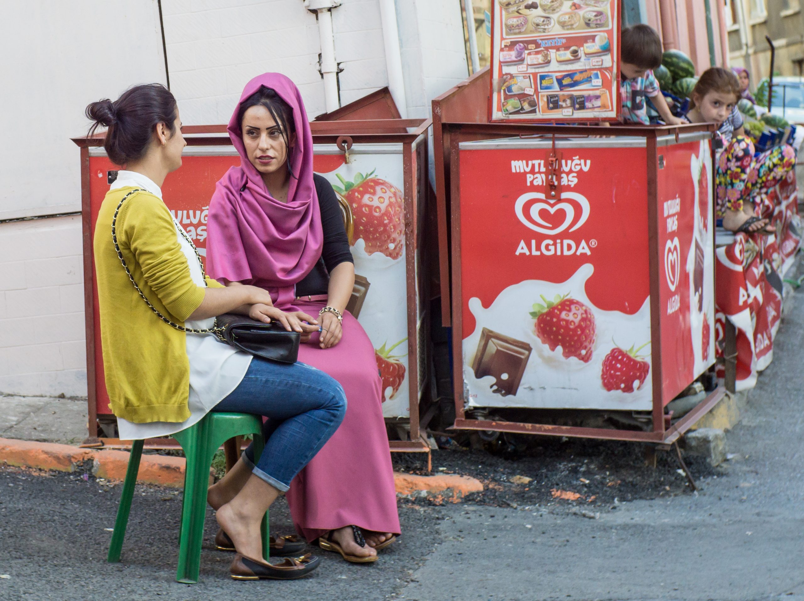 Home-Page-Image-2014-July-Istanbul_96-two-young-women-scaled